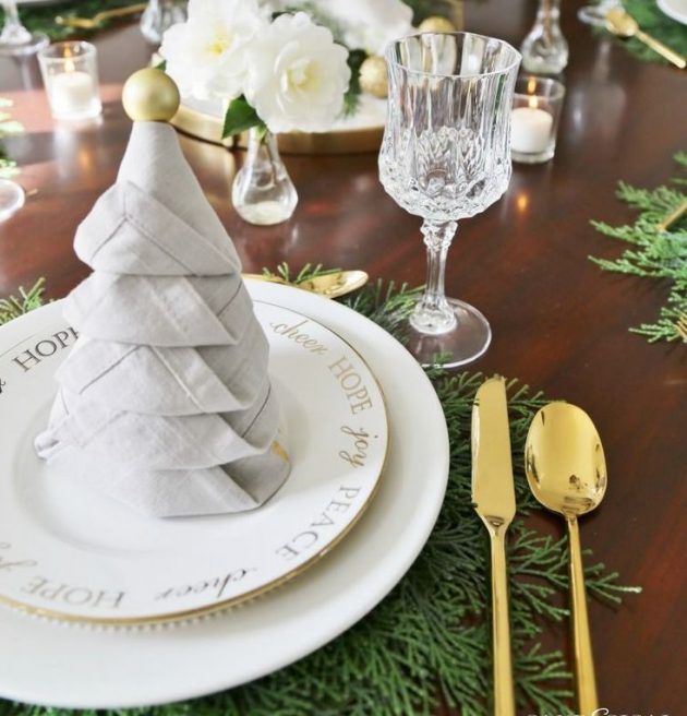 18 Most Beautiful Holiday Table Settings - Waunakee Remodeling, Inc.